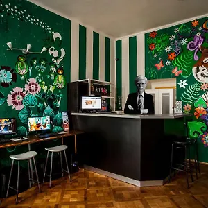 Art Hole Prag
